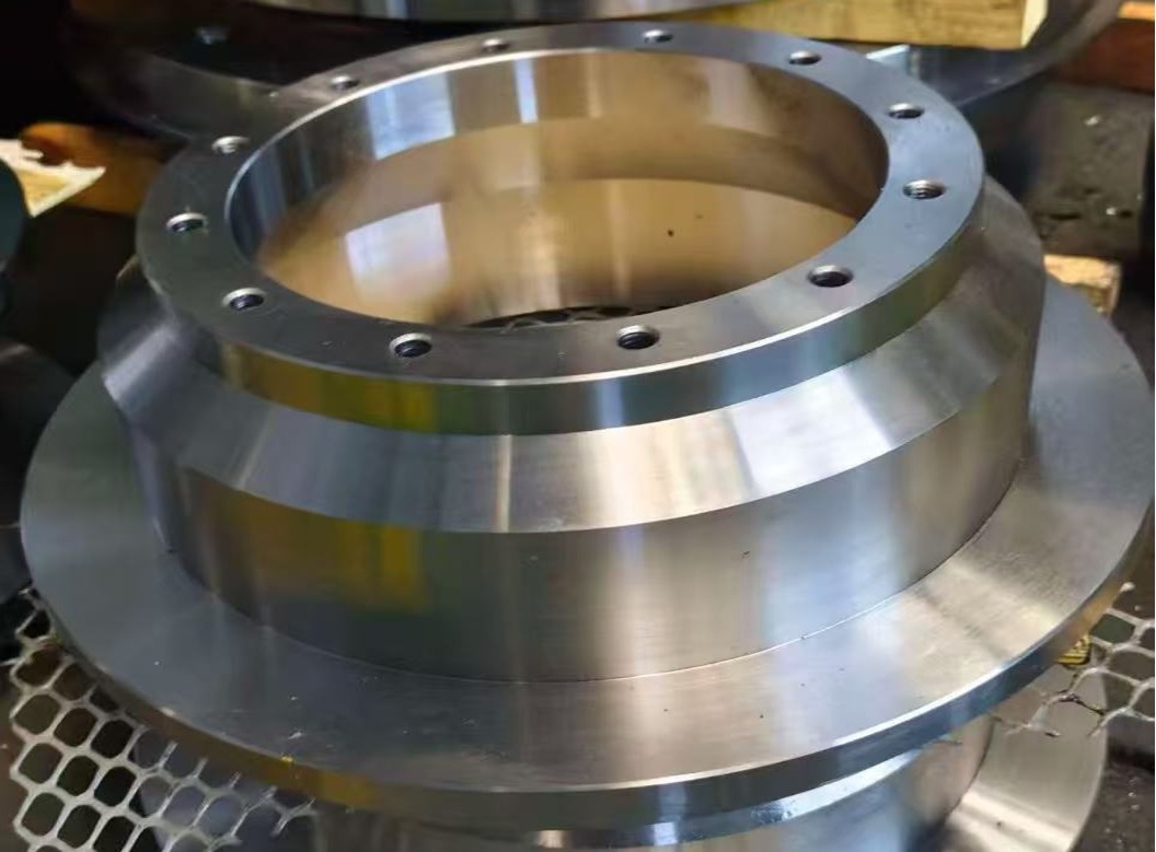 Custom flanged hub for industrial equipment