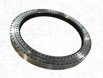Three-row roller slewing ring for heavy-duty applications