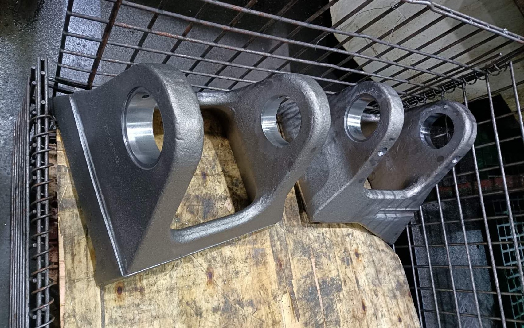 High-strength steel casting for heavy industrial equipment